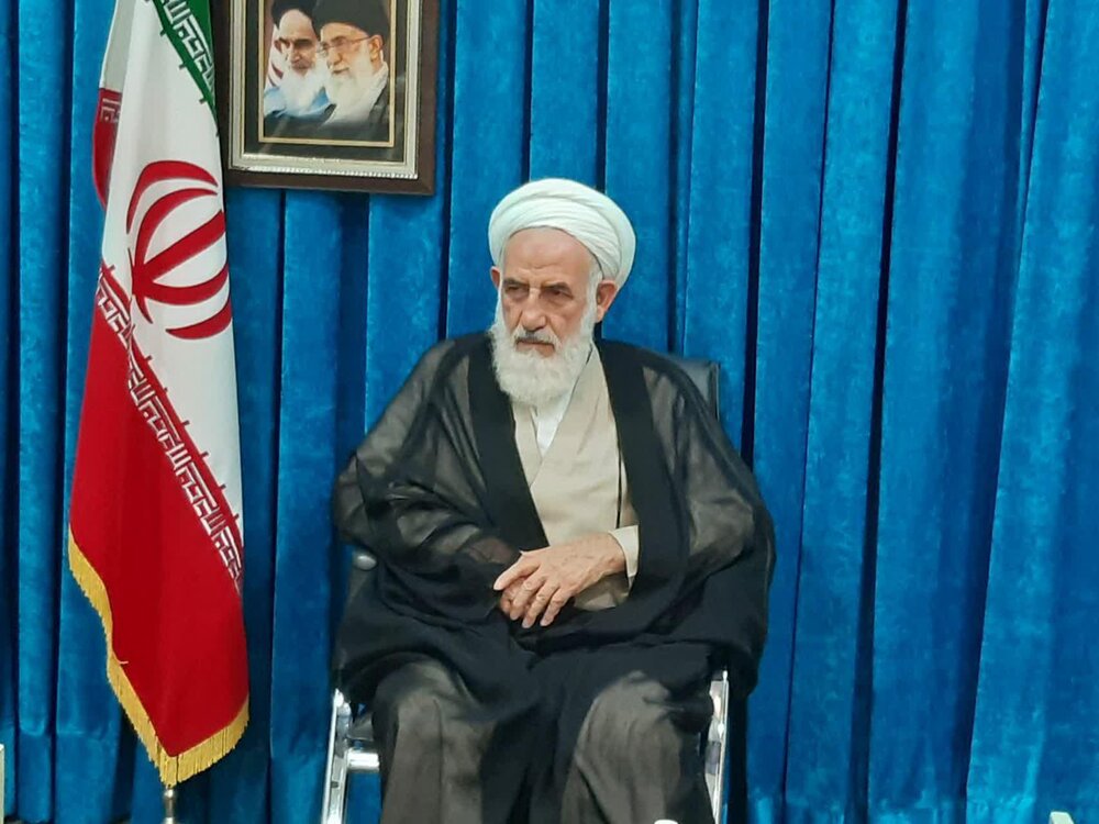 حوزه باید میدان‌دار حاکمیت علمی باشد/ روحانیون و طلاب با مردم بیگانه نیستند