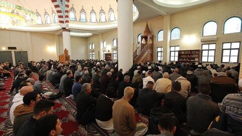 Australia: Muslims resume congregational Friday prayers
