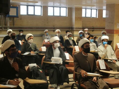 دوره مشاوره بالینی با حضور اساتید و طلاب کردستانی در مدرسه علمیه قروه
