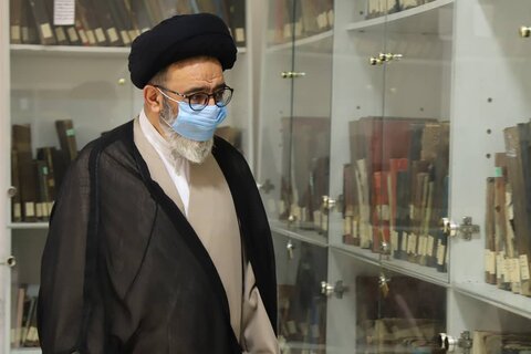 تصاویر / بازدید نماینده ولی فقیه در آذربایجان شرقی از برخی از کتابخانه ها و کتاب فروشی های تبریز