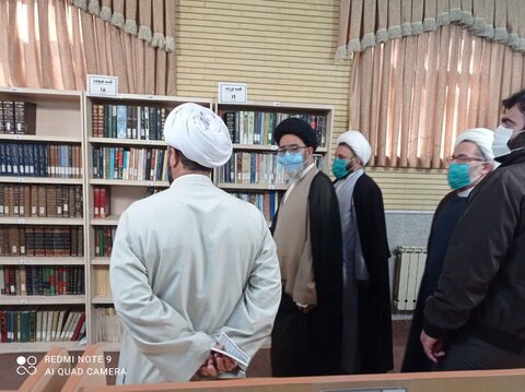 تصاویر / بازدید نماینده ولی فقیه در آذربایجان شرقی از برخی از کتابخانه ها و کتاب فروشی های تبریز