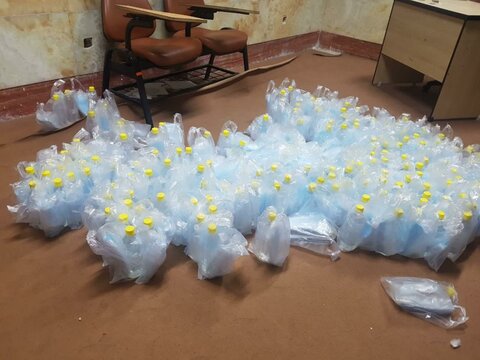 تصاویر/ توزیع بسته های بهداشتی توسط گروه جهادی «سردار دلها» مدرسه علمیه امام صادق (ع) قروه