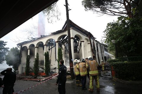 Short circuit behind fire at historic Istanbul mosque