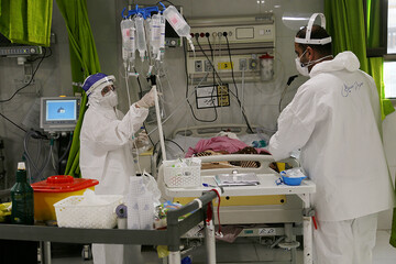 تصاویر/ امدادگران حوزوی در خط مقدم جنگ با کرونا