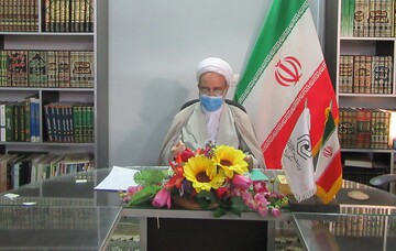 خدمت رسانی طلاب جهادی یزد در منازل بیماران کرونایی نیازمند