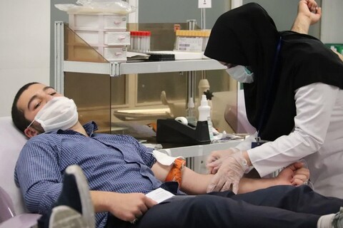 اهدای خون توسط طلاب مدرسه علمیه امام خامنه‌ای ارومیه