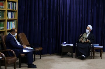 تصاویر/ دیدار مسئول مبارزه با مواد مخدر استانداری قم با آیت الله اعرافی