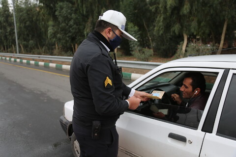 تصاویر/ ممنوعیت تردد وسایل نقلیه توسط نیروی انتظامی قم