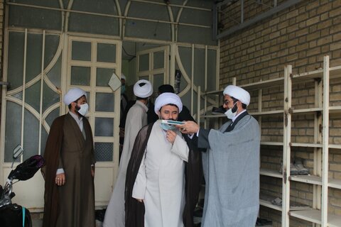 تصاویر/ کلاس آموزشی دوره کاورزی طلاب کردستانی برای اعزام به بیمارستان های استان