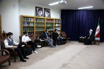 تصاویر/ دیدار اعضای دبیرخانه علوم انسانی اسلامی مفتاح با آیت الله اعرافی