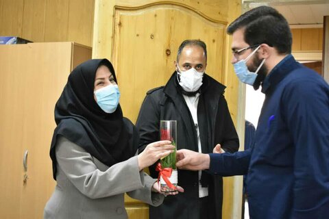 تقدیر از کادر درمان بیمارستان امیراعلم تهران توسط جهادگران سلامت قرارگاه نرجس خاتون(س) 