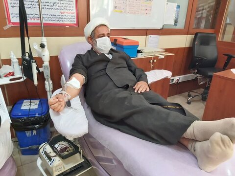اهدای خون توسط طلاب ، اساتید و کارکنان حوزه های علمیه استان ایلام