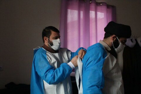 تصاویر/حضور روحانیون و طلاب کردستانی در بیمارستان «توحید » برای کمک به بیماران کرونایی