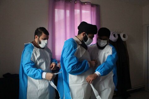 تصاویر/حضور روحانیون و طلاب کردستانی در بیمارستان «توحید » برای کمک به بیماران کرونایی