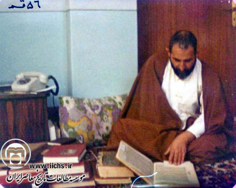 قم؛ آیت‌الله محمد یزدی در منزل شخصی سال 1356