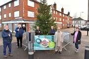 مسلمانان راشمور انگلیس برای مسیحیان درخت کریسمس خریدند
