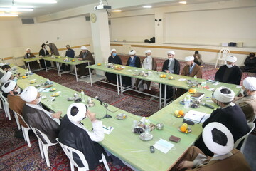 تصاویر / نشست معاونان پژوهش مدارس علمیه قم در مدرسه علمیه شهیدین