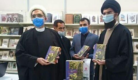 عرض كتاب لقائد الثورة الاسلامية باللغة العربية في معرض بغداد الدولي للكتاب