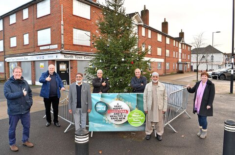 اقدام میان ادیانی مسلمانان راشمور در خرید درخت کریسمس برای مسیحیان