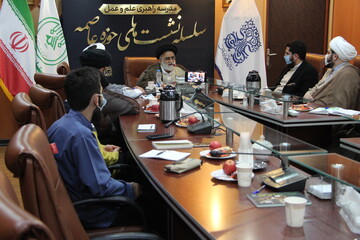 راهکار تحجر زدایی برگزاری کرسی های آزاداندیشی است