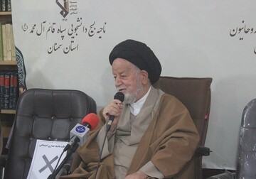 وحدت عملی حوزه و دانشگاه شکل بگیرد/ وحدت گفتاری ثمره‌ای ندارد