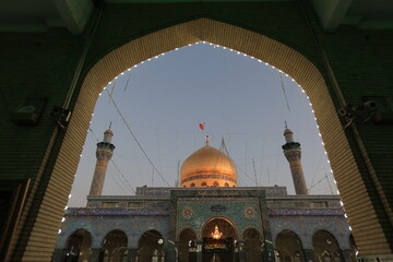 فیلم | شعرخوانی شاعر یزدی به مناسبت ولادت حضرت زینب(س)