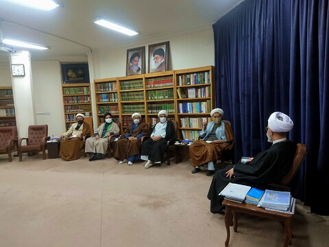 تصاویر/ دیدار اعضای بیت مرحوم آیت الله محقق کابلی با آیت الله اعرافی