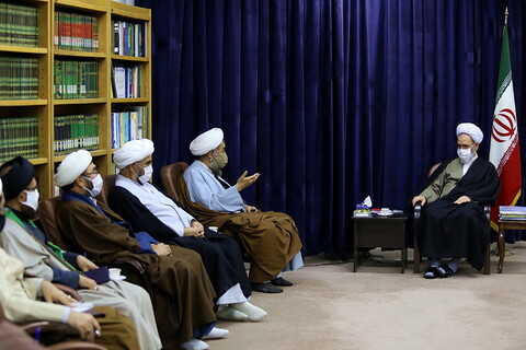 تصاویر/ دیدار اعضای بیت مرحوم آیت الله محقق کابلی با آیت الله اعرافی