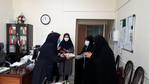 تصاویر/ تقدیر از پرستاران و مدافعان سلامت توسط مسئولین حوزه علمیه خواهران بناب