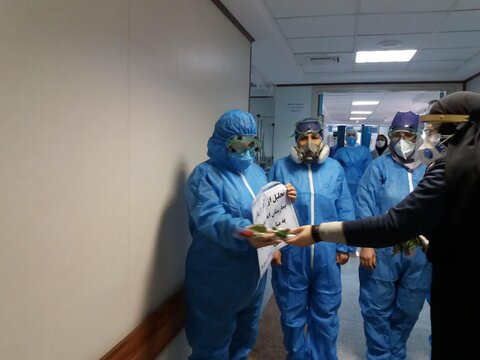 تصاویر/ تقدیر از پرستاران و مدافعان سلامت توسط مسئولین حوزه علمیه خواهران سراب