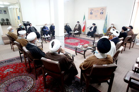 دیدار هیأت رئیسه و رؤسای کمیسیون های مجمع نمایندگان طلاب با آیت الله حسینی بوشهری