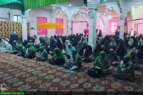 تصاویر؛ بسیج زینبیه ی بخش زنان  مؤسسه یادبود امام خمینی کارگیل هند، به مناسبت تولد حضرت زینب (س) جشن بزرگی به عنوان روز پرستار برگزار کرد.