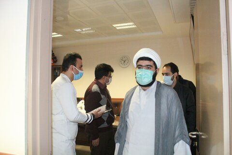 تصاویر/تقدیر از پرستاران و پرسنل بیمارستان «کوثر» سنندج توسط حوزه علمیه کردستان