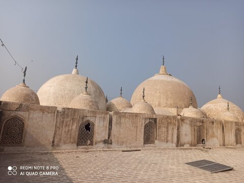 بازسازی و مرمت گنبد مسجد ۳۰۰ ساله در خداآباد پاکستان