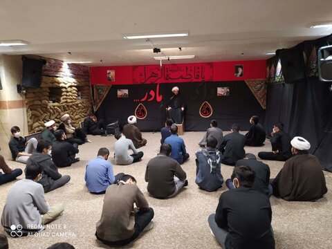 تصاویر/ مراسم عزاداری ایام فاطمیه در مدرسه علمیه امام صادق (ع) قروه