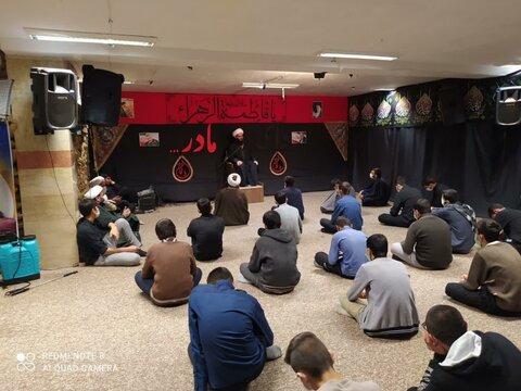 تصاویر/ مراسم عزاداری ایام فاطمیه در مدرسه علمیه امام صادق (ع) قروه