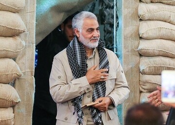 ویدئویی جالب از حضور شهید سلیمانی در میدان نبرد با داعش در عراق