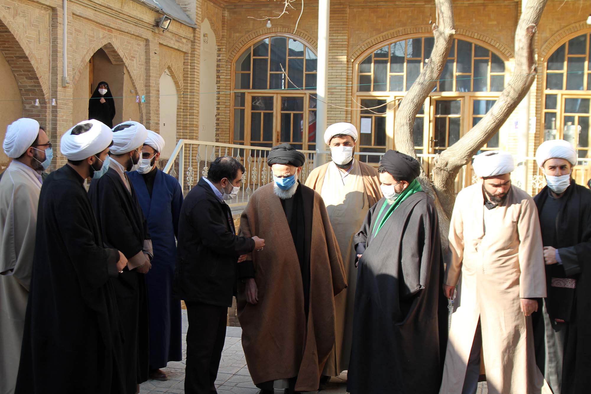 از درخواست کادر درمان برای استمرار حضور طلاب در بیمارستان‌ها تا تقدیر از خبرگزاری حوزه