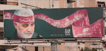 کلیپ جالب از نصب تصاویر حاج قاسم در لبنان