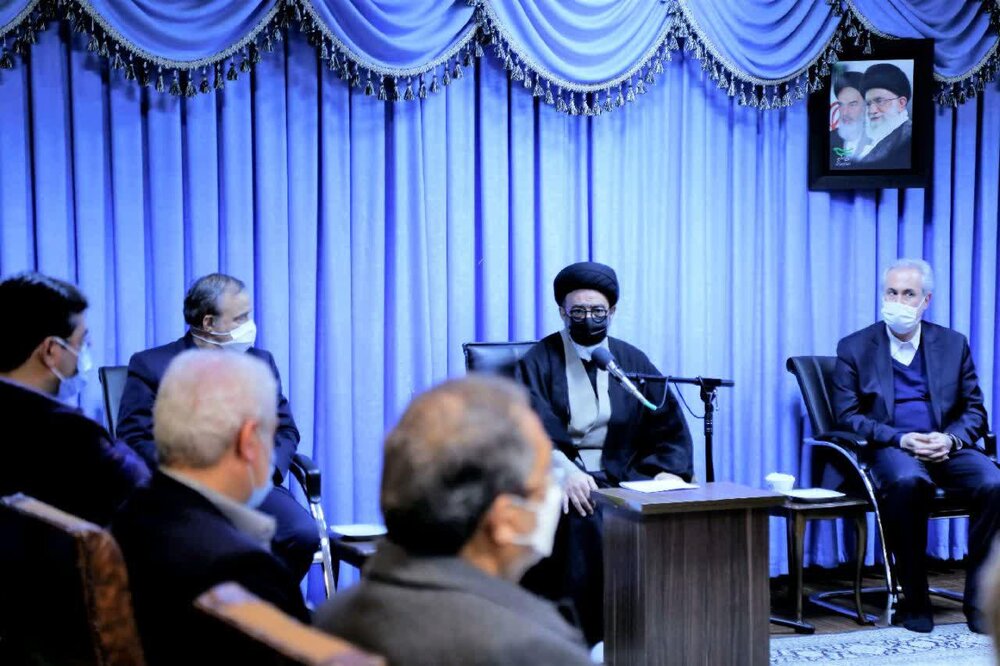 آل هاشم: با سوءاستفاده‌کنندگان بازار خودرو برخورد شود | رزم حسینی: بی‌تدبیری شورای رقابت عامل اصلی گرانی اخیر خودرو است 