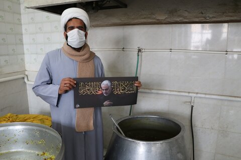 تصاویر| طبخ و توزیع 1100 پرس غذای گرم میان نیازمندان از سوی قرارگاه عمار منصوریه با همکاری سازمان بسیج طلاب فارس
