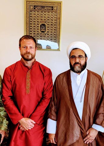 مرد استرالیایی در حضور امام جمعه کانبرا به دین اسلام مشرف شد