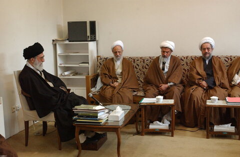 تقرير مصور عن الفقيد آية الله مصباح اليزدي مع قائدة الثورة الإسلامية