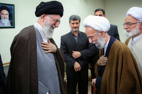 تقرير مصور عن الفقيد آية الله مصباح اليزدي مع قائدة الثورة الإسلامية