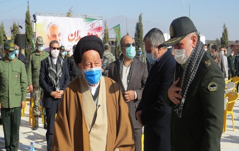 تصاویر/ اقامه نماز بر پیکر ۶ شهید گمنام در مرکز فرهنگی دفاع مقدس سمنان