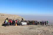 صعود کارمندان مرکز مدیریت حوزه به قله ۲۲۶۵ متری هلیله کوه قم