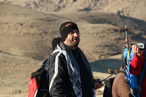 صعود کارکنان مرکز مدیریت حوزه های علمیه به قله ۲۲۶۵ متری هلیله کوه قم به یاد سردار دلها