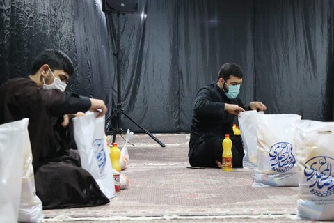 تصاویر/ توزیع 30 بسته غذایی به همت گروه جهادی انصارالمهدی ارومیه