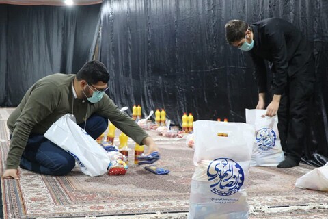 تصاویر/ توزیع 30 بسته غذایی به همت گروه جهادی انصارالمهدی ارومیه
