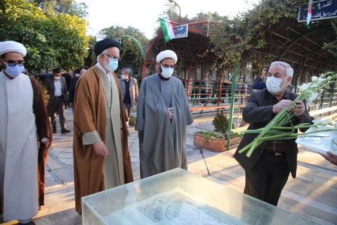 تصاویر| مراسم گرامیداشت شهید سلیمانی و سردار استوار در گلزار شهدای شیراز